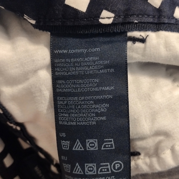 Tommy Hilfiger - Printed Khaki Shorts - Picture 7 of 8